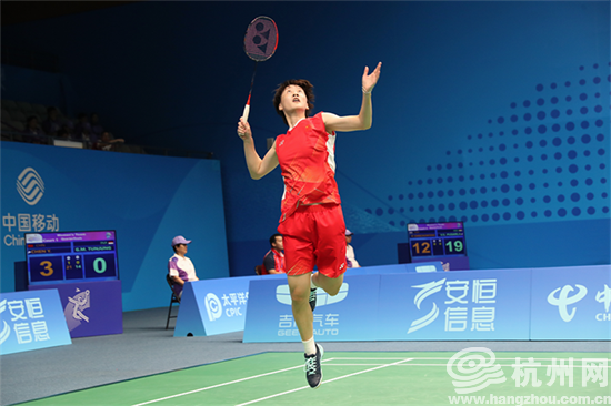 促使他做出 促使他做出